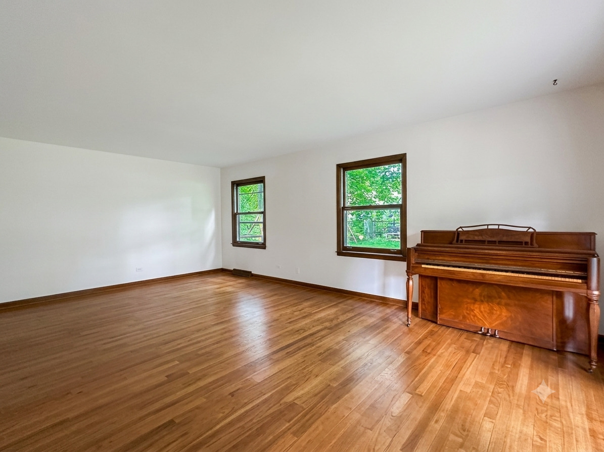 1009 Anne Road Naperville, IL 60540 - Photo 4 of 28