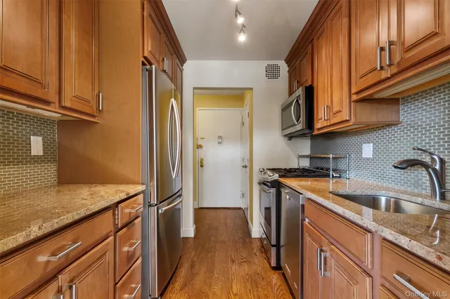 $279,000 | 100 Diplomat Drive, Unit 5H, Mount Kisco, NY 10549