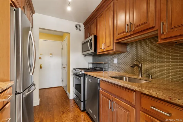 $279,000 | 100 Diplomat Drive, Unit 5H, Mount Kisco, NY 10549