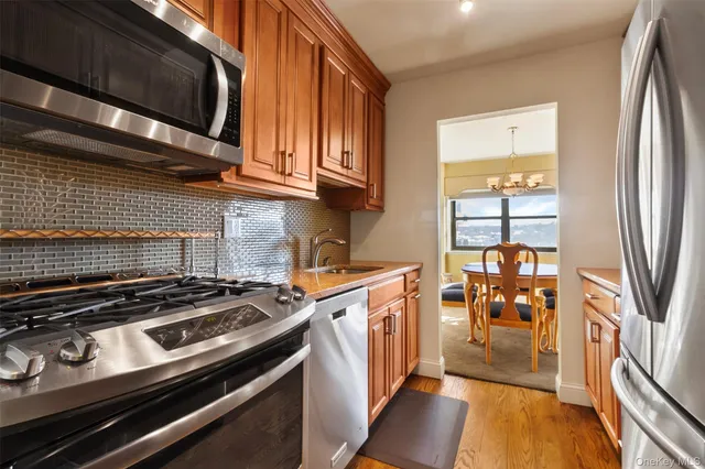 $279,000 | 100 Diplomat Drive, Unit 5H, Mount Kisco, NY 10549