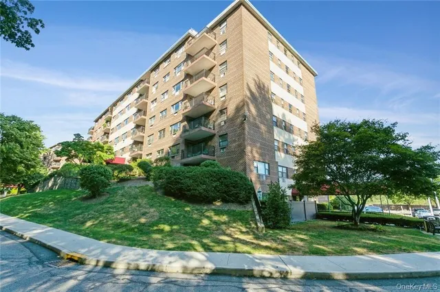 $279,000 | 100 Diplomat Drive, Unit 5H, Mount Kisco, NY 10549
