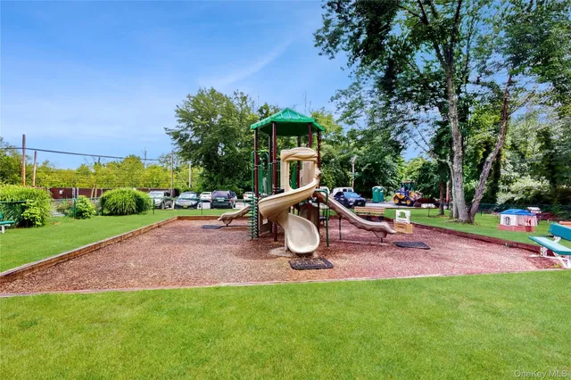 $279,000 | 100 Diplomat Drive, Unit 5H, Mount Kisco, NY 10549