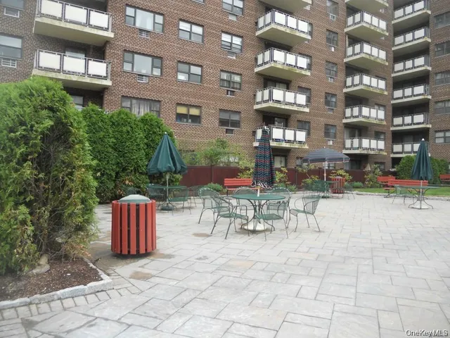 $279,000 | 100 Diplomat Drive, Unit 5H, Mount Kisco, NY 10549