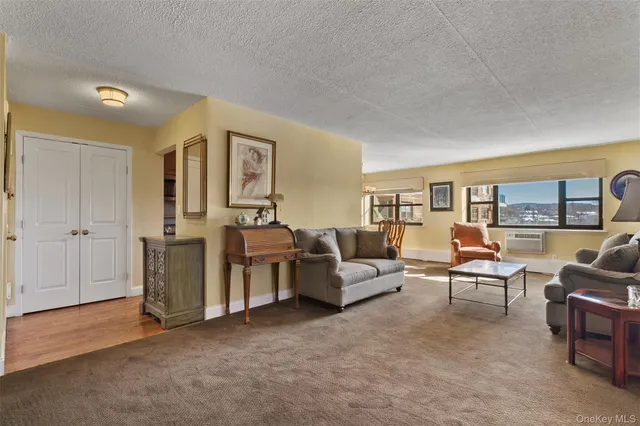 $279,000 | 100 Diplomat Drive, Unit 5H, Mount Kisco, NY 10549