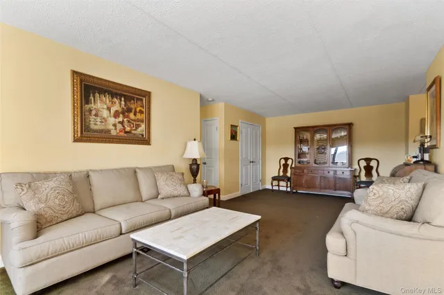 $279,000 | 100 Diplomat Drive, Unit 5H, Mount Kisco, NY 10549