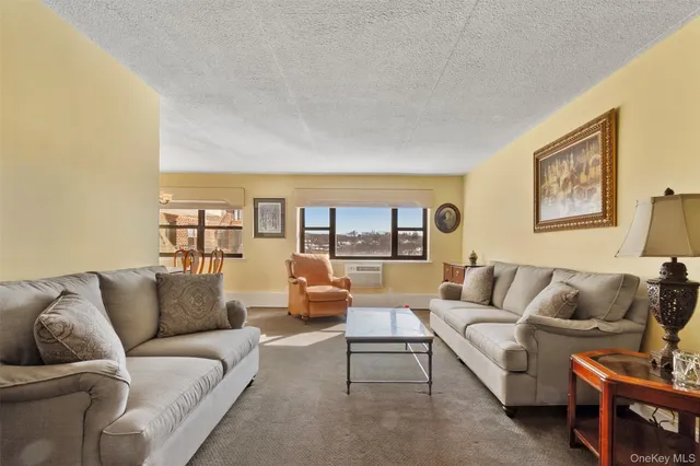 $279,000 | 100 Diplomat Drive, Unit 5H, Mount Kisco, NY 10549