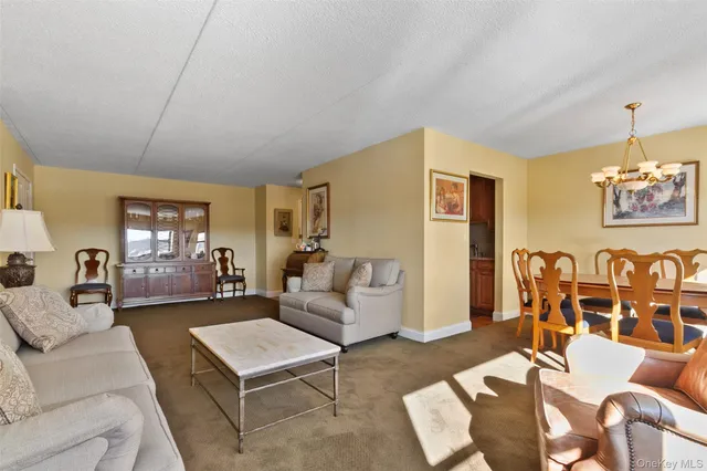 $279,000 | 100 Diplomat Drive, Unit 5H, Mount Kisco, NY 10549