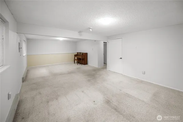 a view of a room with an empty space