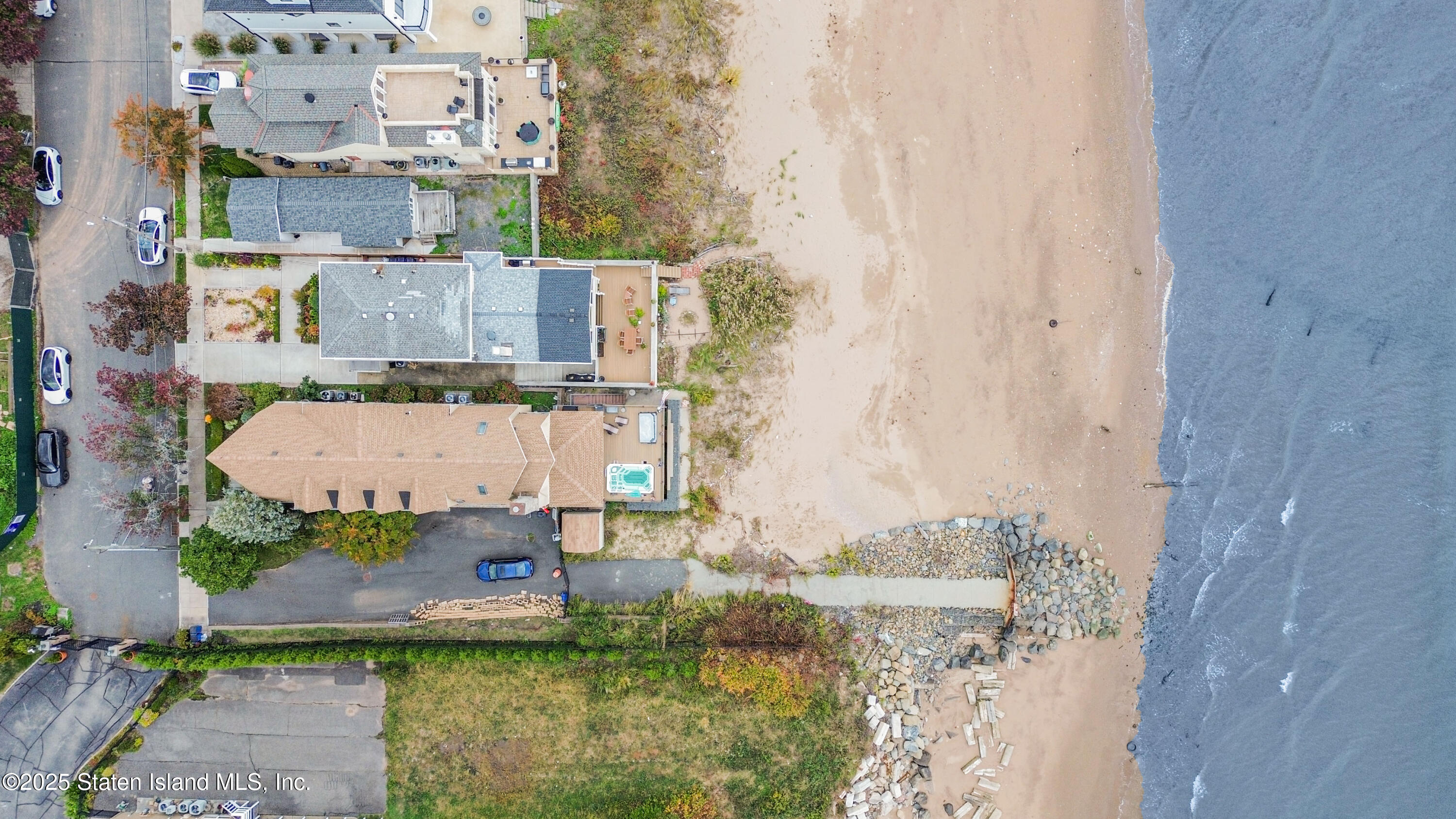 44 Zephyr Avenue Staten Island, NY 10312 - Photo 51 of 54 an aerial view of residential houses with outdoor space
