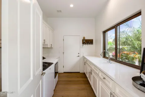 $2,335,000 | 8405 East Vista Del Lago, Scottsdale, AZ 85255