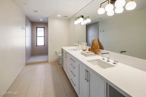 $2,335,000 | 8405 East Vista Del Lago, Scottsdale, AZ 85255