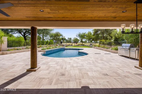 $2,335,000 | 8405 East Vista Del Lago, Scottsdale, AZ 85255