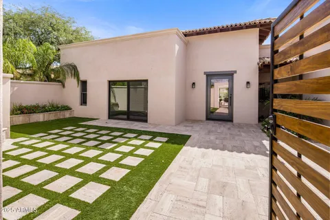 $2,335,000 | 8405 East Vista Del Lago, Scottsdale, AZ 85255