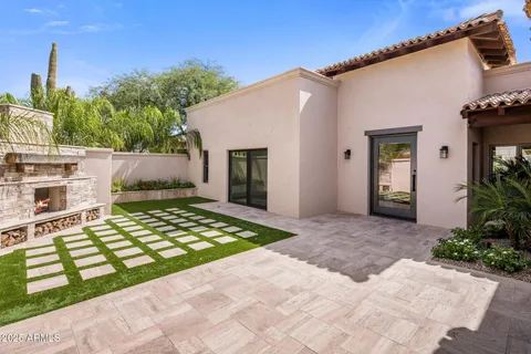 $2,335,000 | 8405 East Vista Del Lago, Scottsdale, AZ 85255