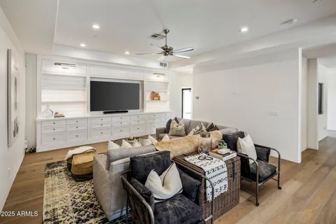 $2,335,000 | 8405 East Vista Del Lago, Scottsdale, AZ 85255