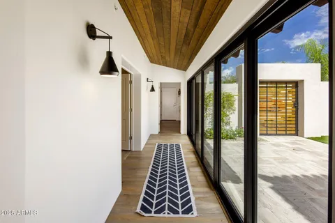 $2,335,000 | 8405 East Vista Del Lago, Scottsdale, AZ 85255