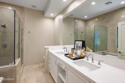 $2,335,000 | 8405 East Vista Del Lago, Scottsdale, AZ 85255