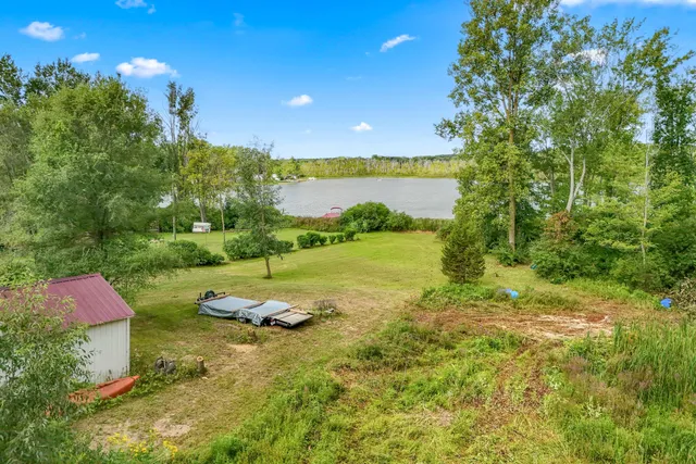 $865,000 | 5211 Long Lake Road, Reading, MI 49274