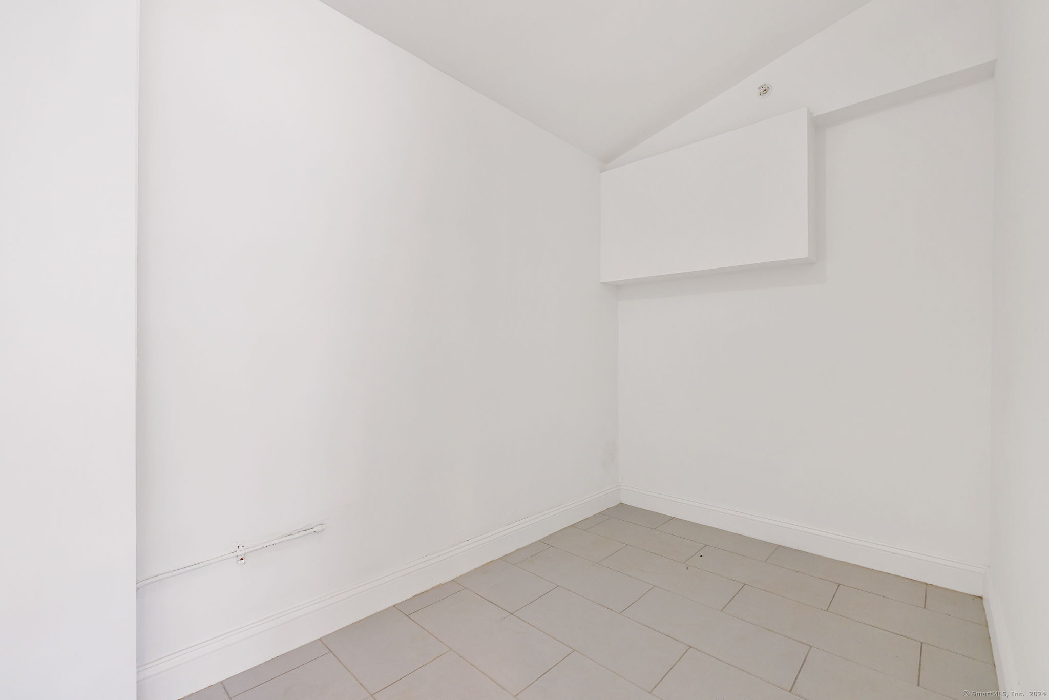 529 Danbury Road, Unit A Wilton, CT 06897 - Photo 17 of 23 a view of small space