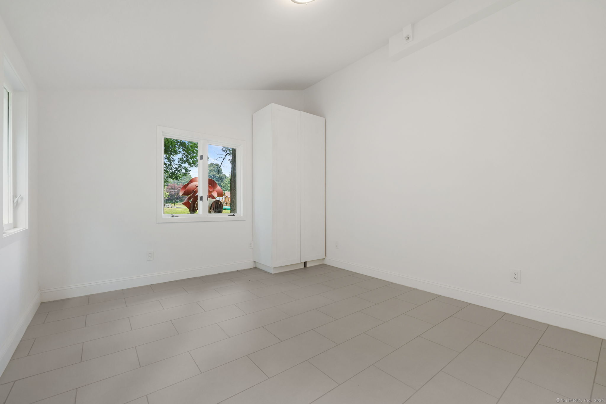 529 Danbury Road, Unit A Wilton, CT 06897 - Photo 20 of 23 an empty room with painting on the wall