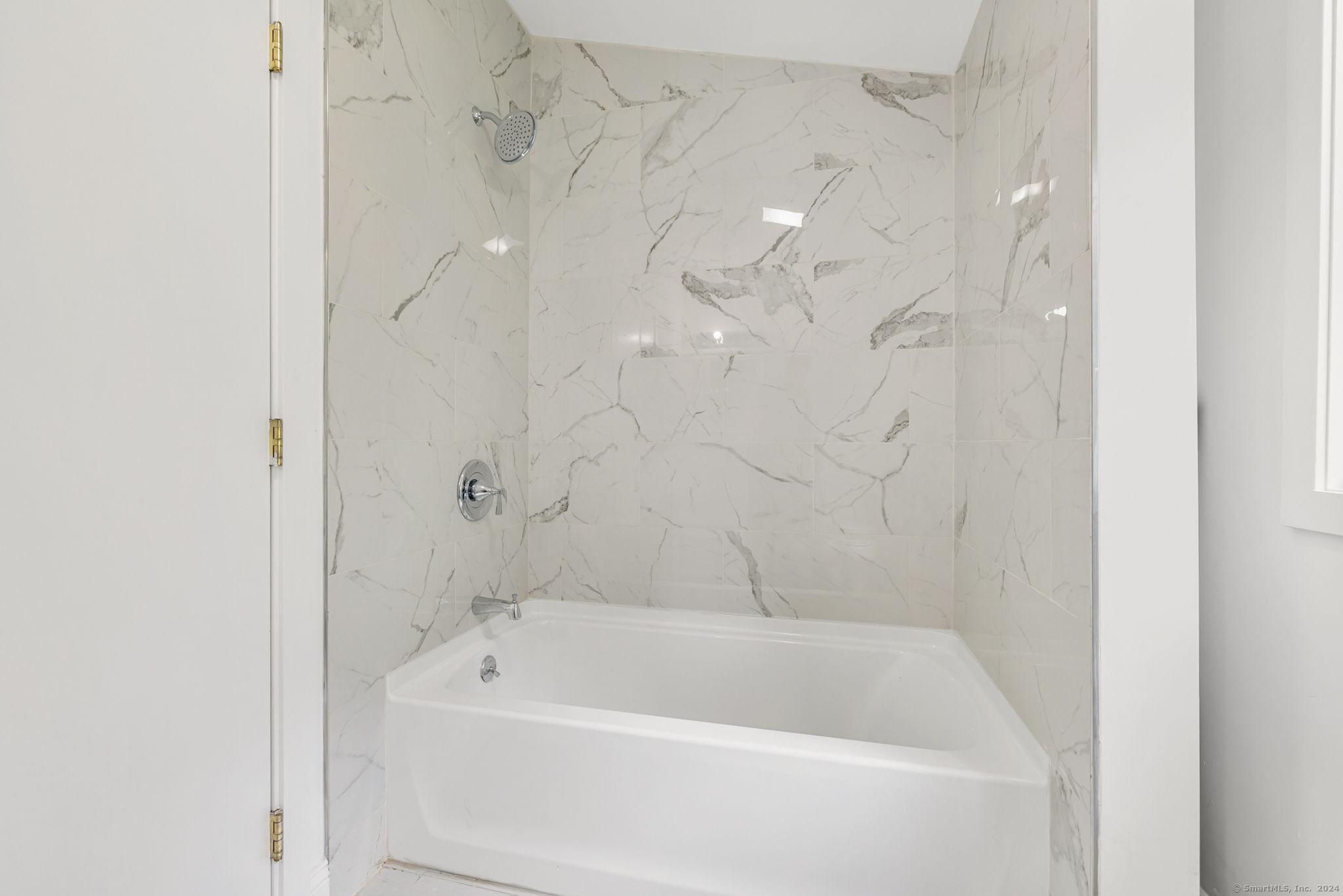 529 Danbury Road, Unit A Wilton, CT 06897 - Photo 22 of 23 a bathroom with a bathtub