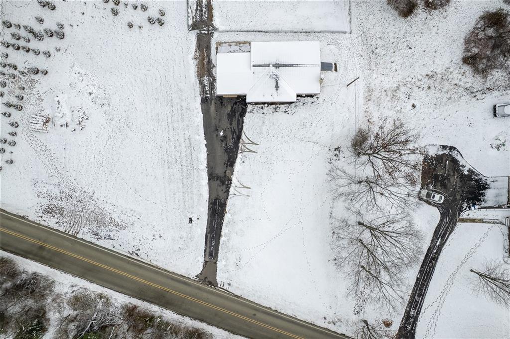 176 McMichael Road Pittsburgh, PA 15205 - Photo 30 of 32 a bathroom with a bathtub