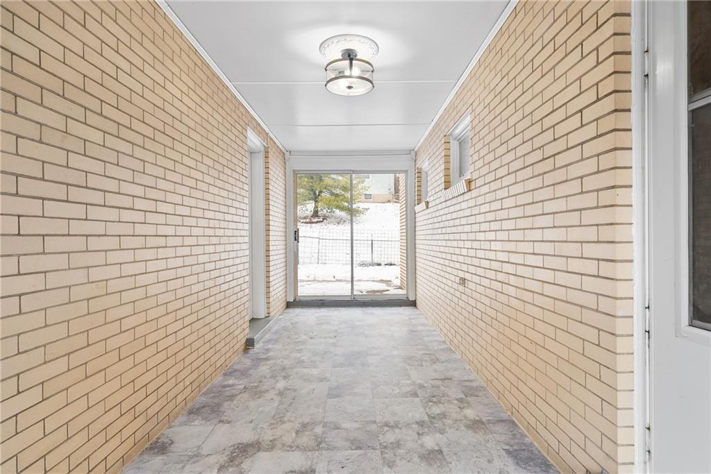 176 McMichael Road Pittsburgh, PA 15205 - Photo 6 of 32 a view of a hallway to a bedroom