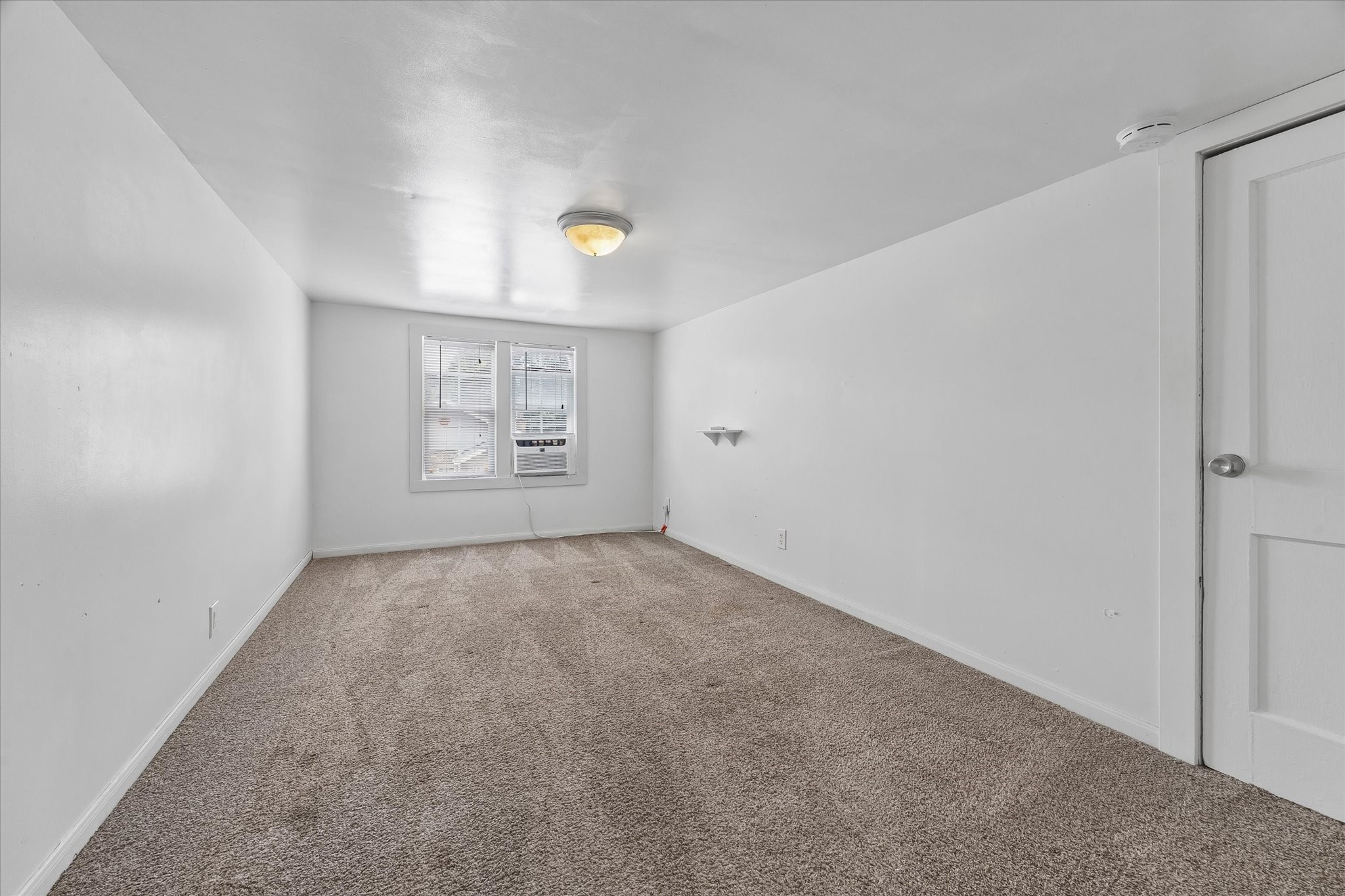 4412 Rusk Street Houston, TX 77023 - Photo 28 of 44 Second floor living space features separate bedroom with spacious closet. Note recently replaced A/C throughout the second floor living space.