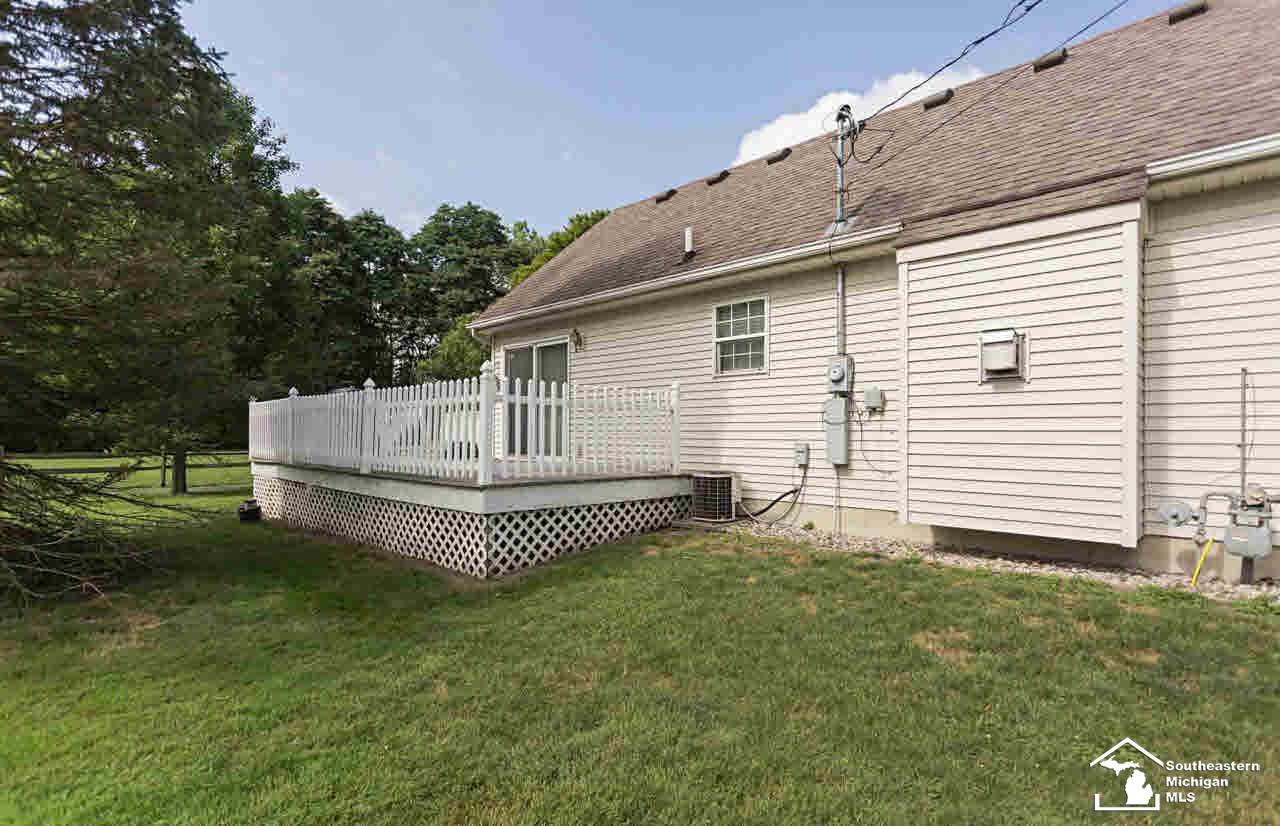 2625 Pinewood Road Temperance, MI 48182 - Photo 2 of 21 Side Yard