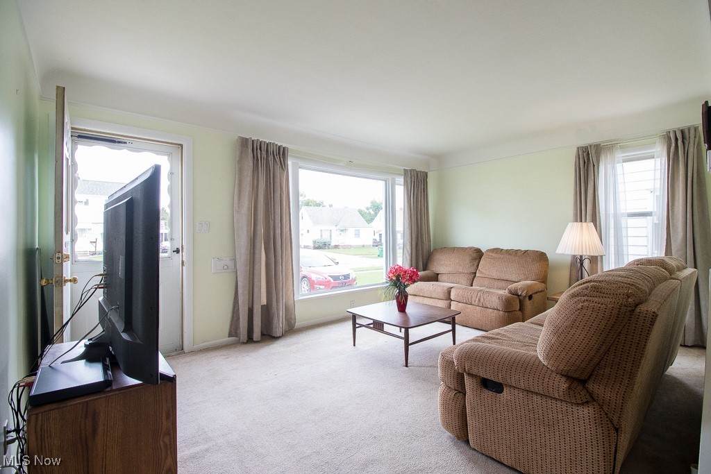 31910 Pendley Road Willowick, OH 44095 - Photo 12 of 34 Living Room