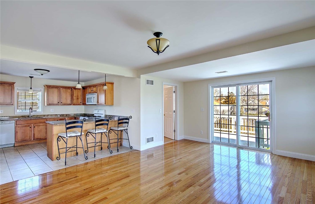 31 Garfield Avenue Bristol, RI 02809 - Photo 15 of 33 2nd floor