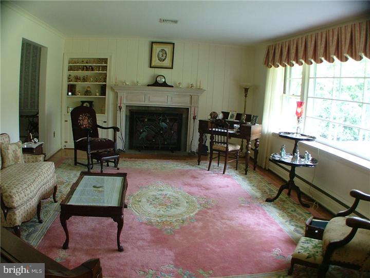 606 Westbourne Road West Chester, PA 19382 - Photo 9 of 25 Living Room