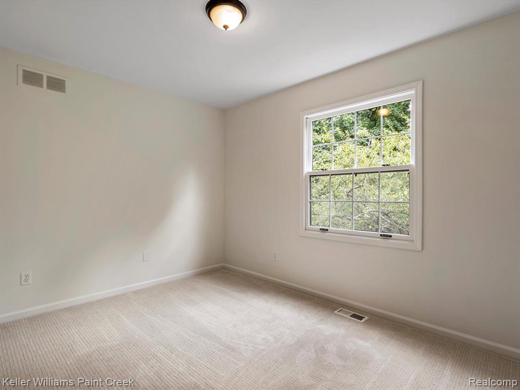 319 Lake Forest Road Rochester Hills, MI 48309 - Photo 31 of 42