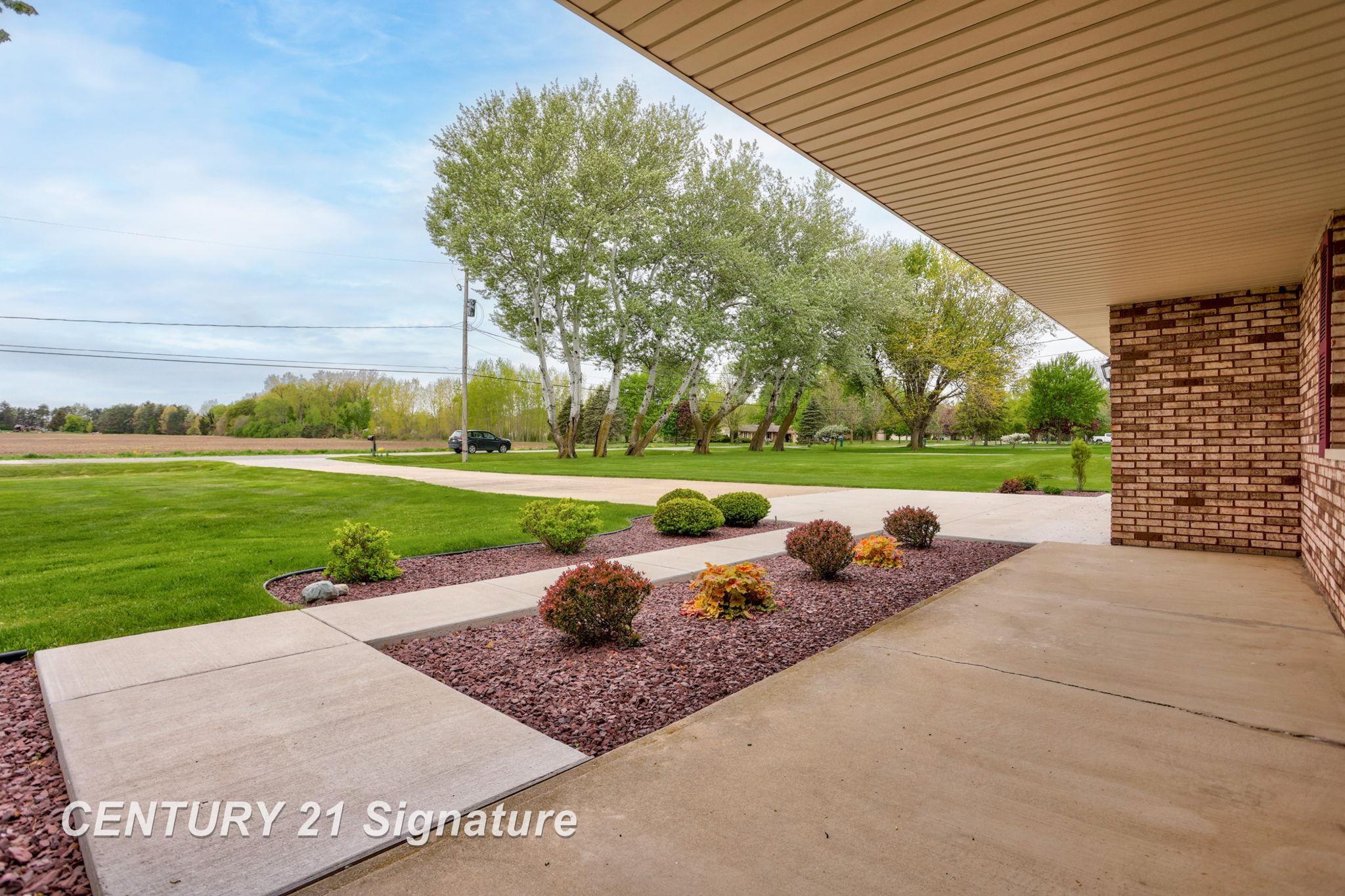 2177 Jarabec Road Saginaw, MI 48609 - Photo 6 of 57 50141508-8941b417-4d5b-4ad8-b34d-ad2462fa854b.JPG