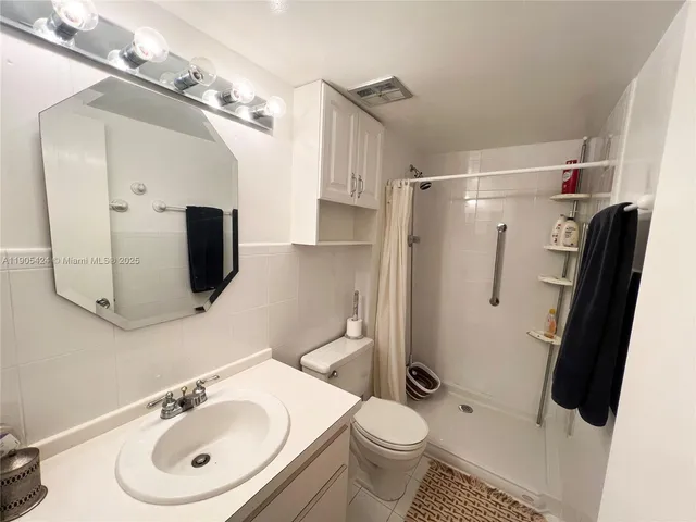 $650,000 | 1205 Mariposa Avenue, Unit 402, Coral Gables, FL 33146