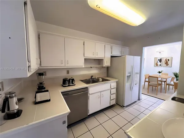$475,000 | 1205 Mariposa Avenue, Unit 402, Coral Gables, FL 33146