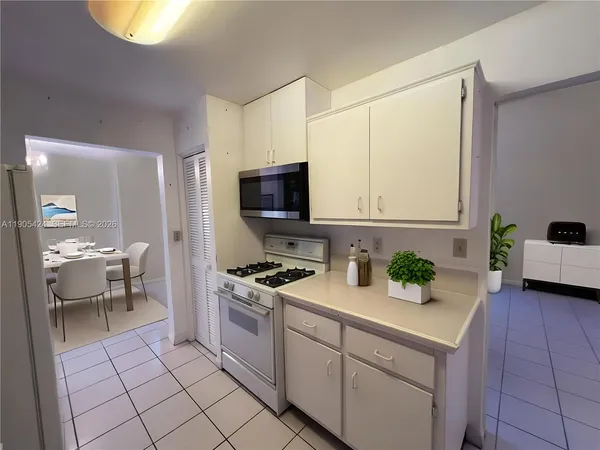 $475,000 | 1205 Mariposa Avenue, Unit 402, Coral Gables, FL 33146