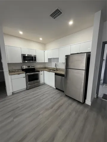 $2,300 | 853 East 24th Street, Unit 305, Hialeah, FL 33013