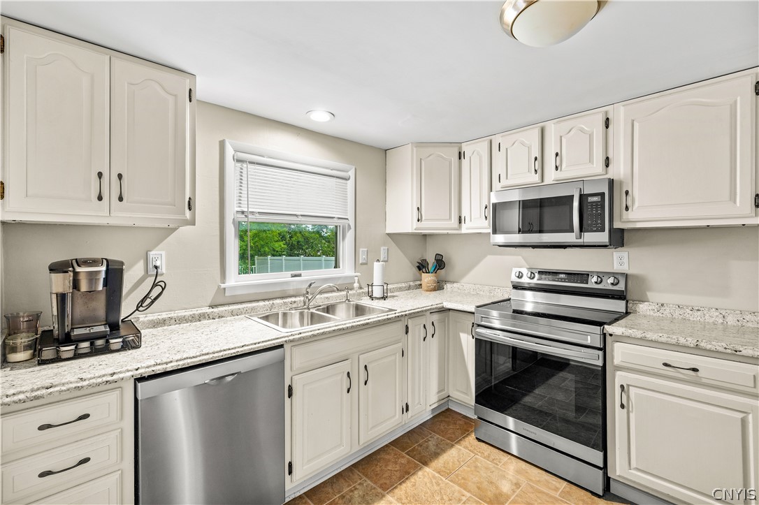 15 Leard Road New Hartford, NY 13413 - Photo 9 of 36 Gallery Image 9