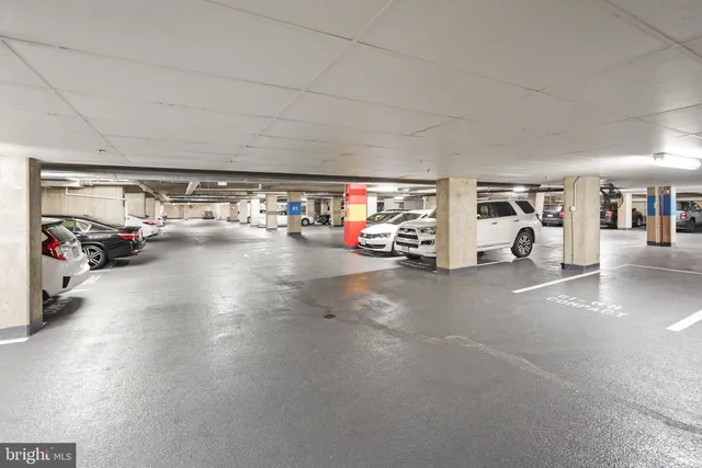 a view of a parking area