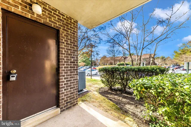 $1,550 | 7917 Coriander Drive, Unit 104, Gaithersburg, MD 20879