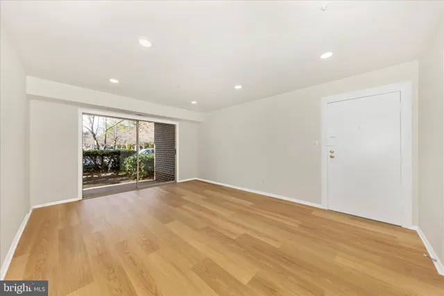 $1,550 | 7917 Coriander Drive, Unit 104, Gaithersburg, MD 20879