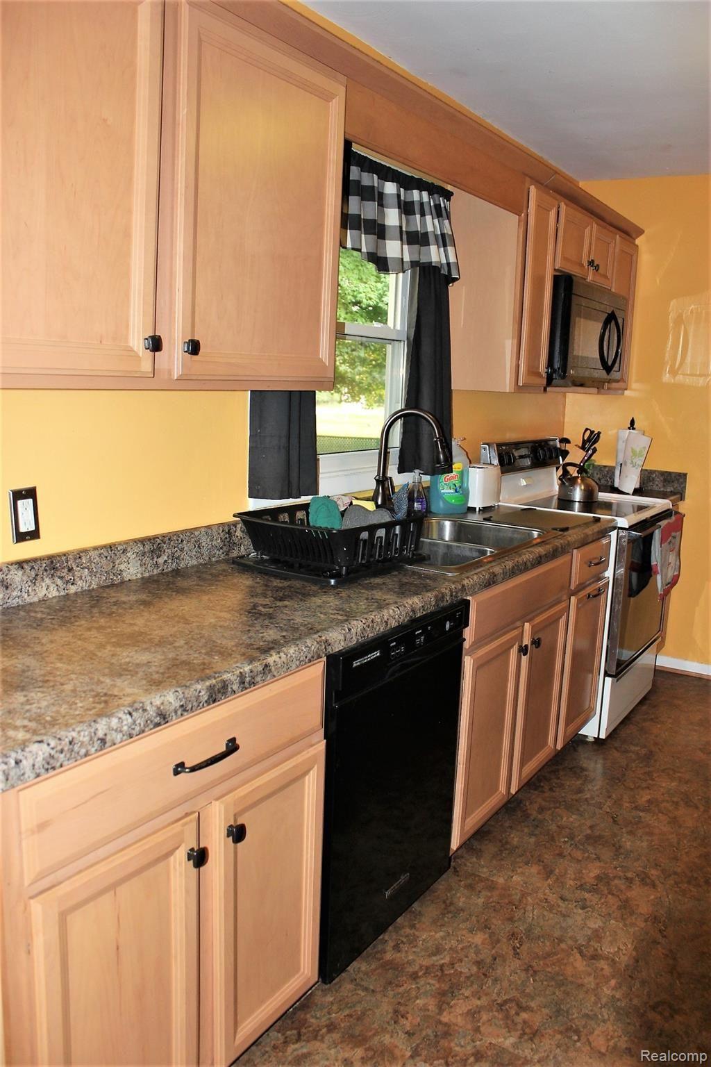 2816 Gramer Road Webberville, MI 48892 - Photo 3 of 23 kitchen 2.jpg