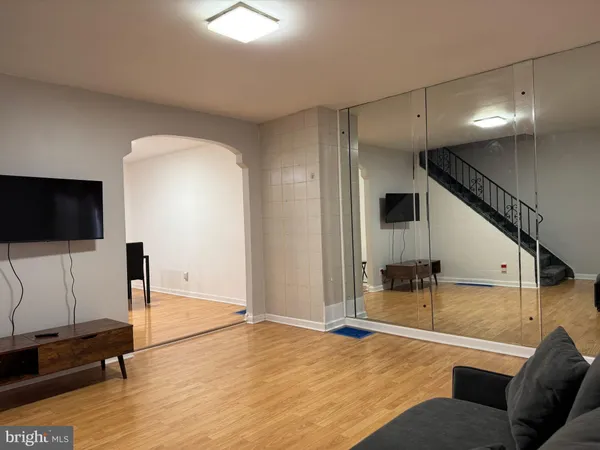 $2,600 | 2726 South 8th Street, Philadelphia, PA 19148