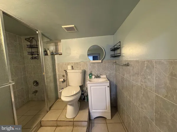 $2,600 | 2726 South 8th Street, Philadelphia, PA 19148