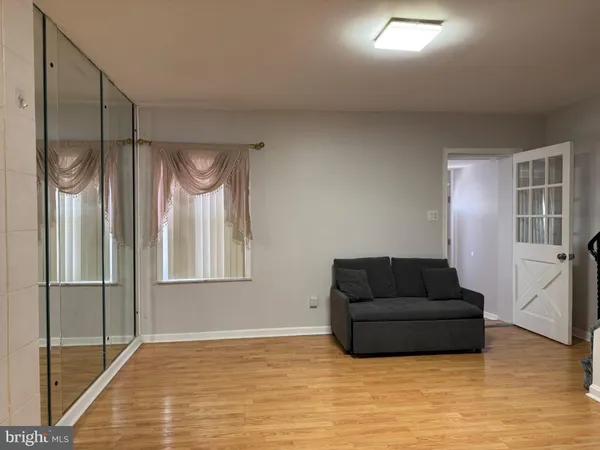 $2,600 | 2726 South 8th Street, Philadelphia, PA 19148