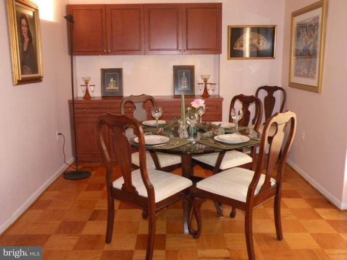 200 Cross Keys Road, Unit R49 Baltimore, MD 21210 - Photo 4 of 14 Dining Room