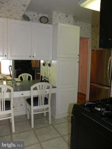 200 Cross Keys Road, Unit R49 Baltimore, MD 21210 - Photo 5 of 14 Kitchen