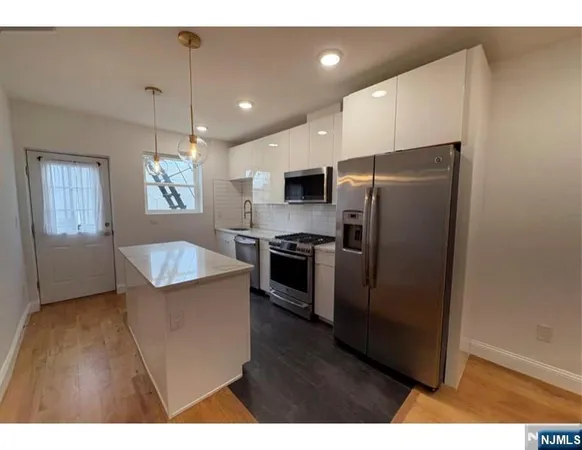 $3,200 | 223 Hancock Avenue, Unit 2, Jersey City, NJ 07307