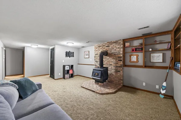 $400,000 | 2930 122nd Avenue Northwest, Coon Rapids, MN 55433